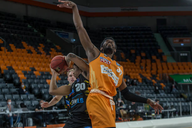 添了浓墨重 添了浓墨重